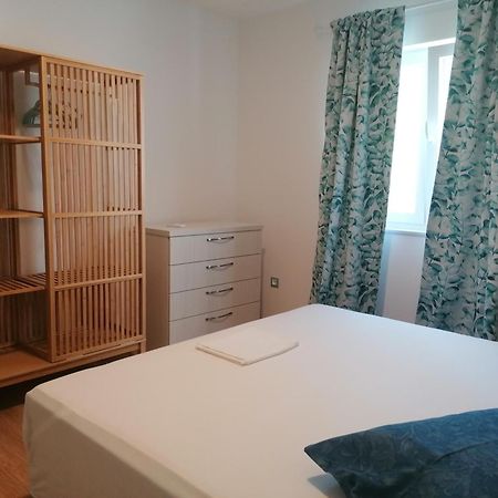 Apartmani Mares - 20 M From The Beach Brela Esterno foto