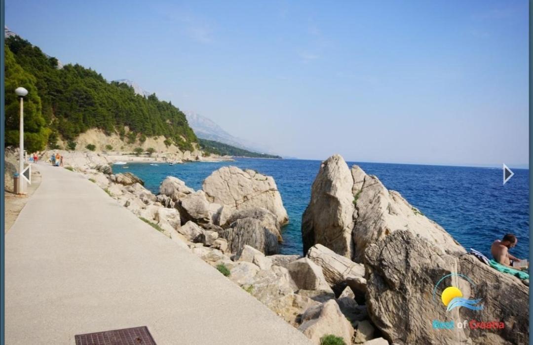 Apartmani Mares - 20 M From The Beach Brela Esterno foto