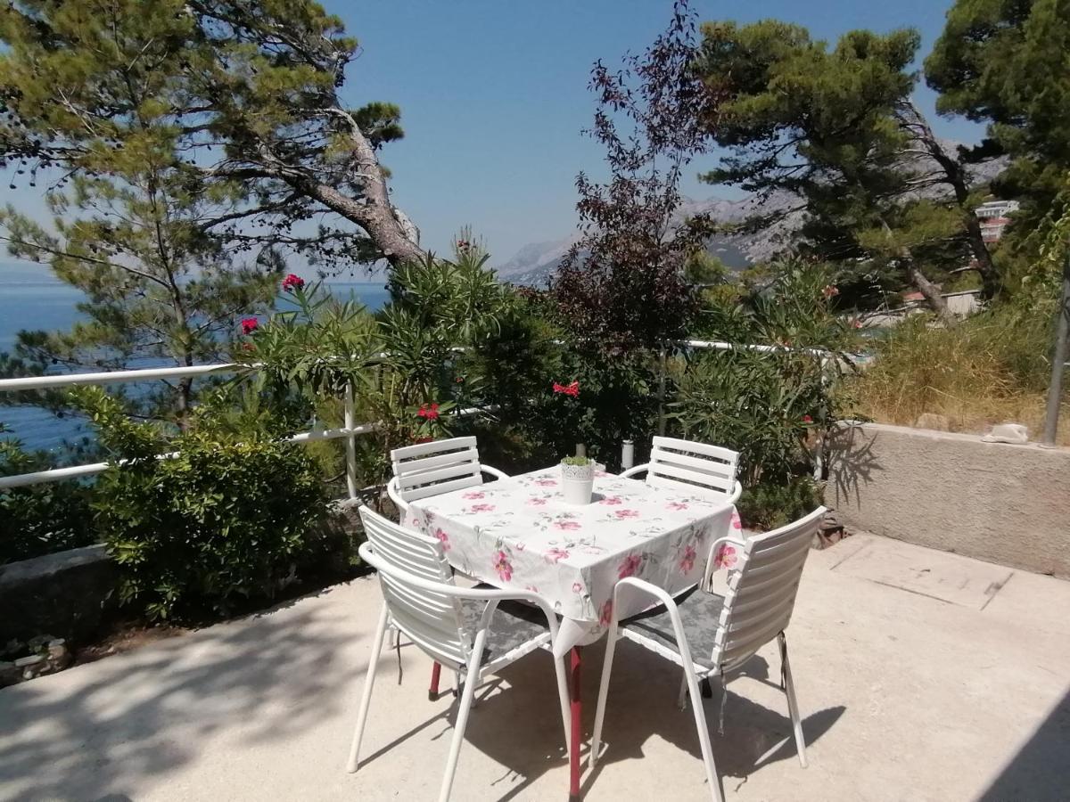 Apartmani Mares - 20 M From The Beach Brela Esterno foto