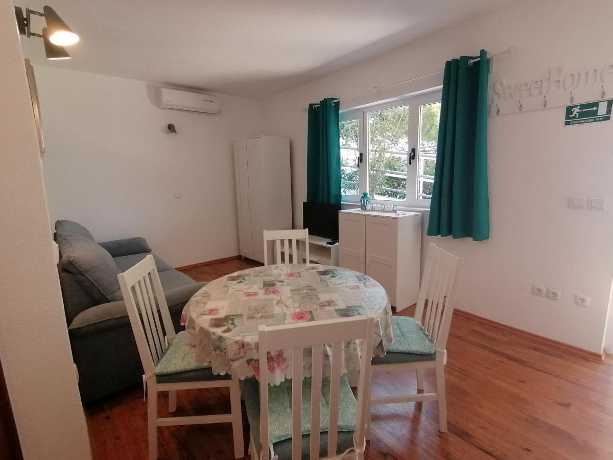 Apartmani Mares - 20 M From The Beach Brela Esterno foto