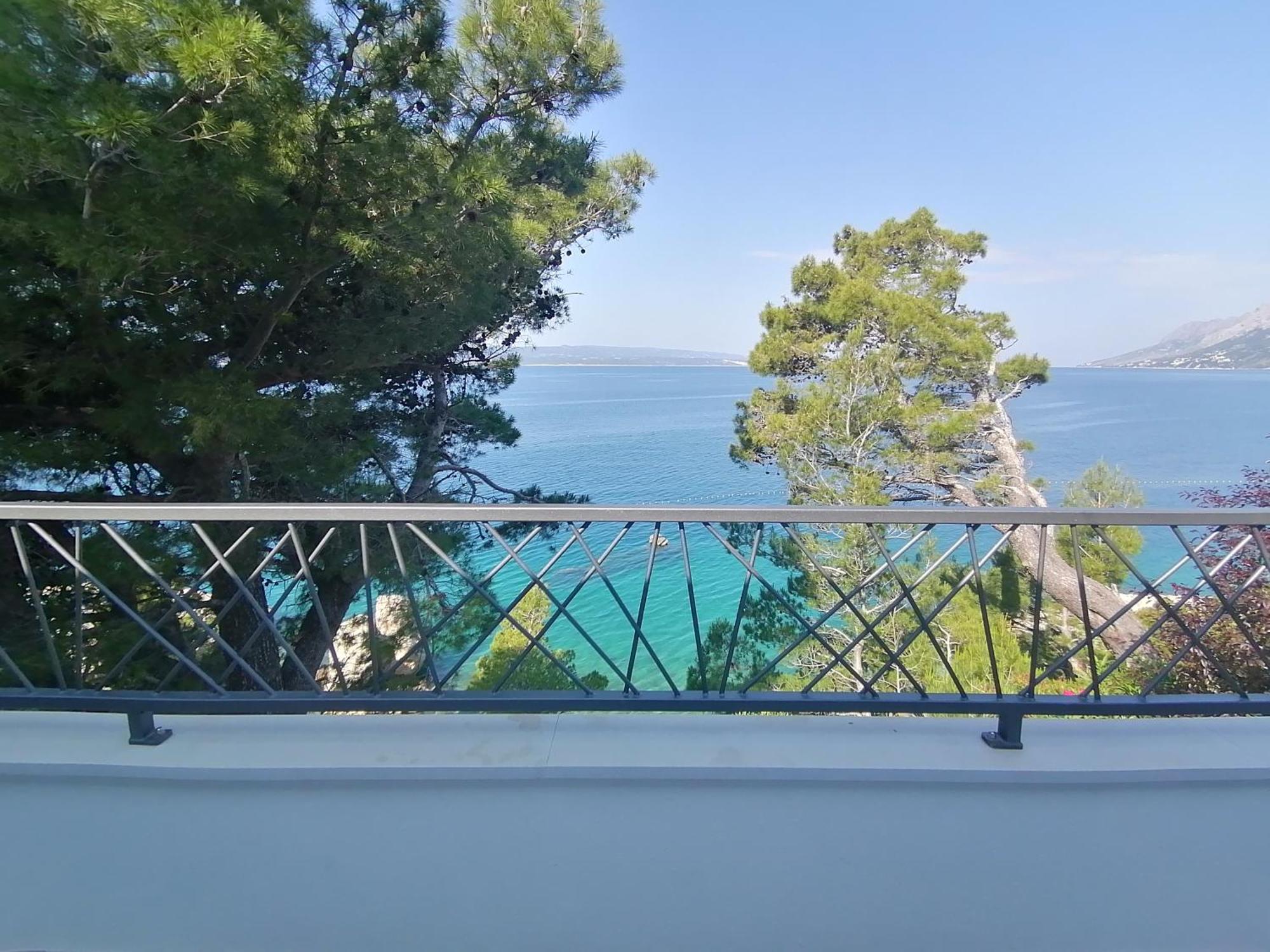 Apartmani Mares - 20 M From The Beach Brela Esterno foto