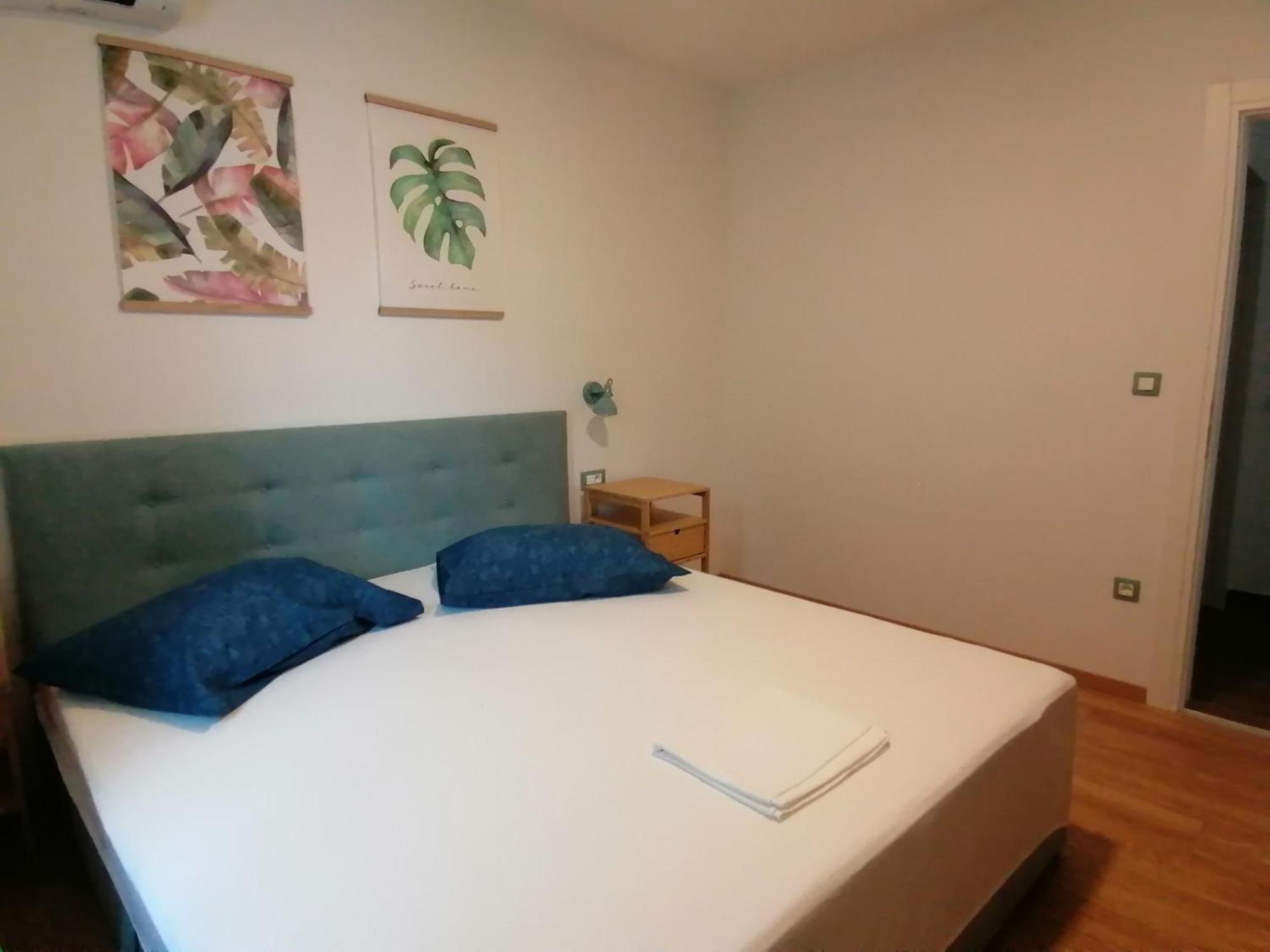 Apartmani Mares - 20 M From The Beach Brela Esterno foto
