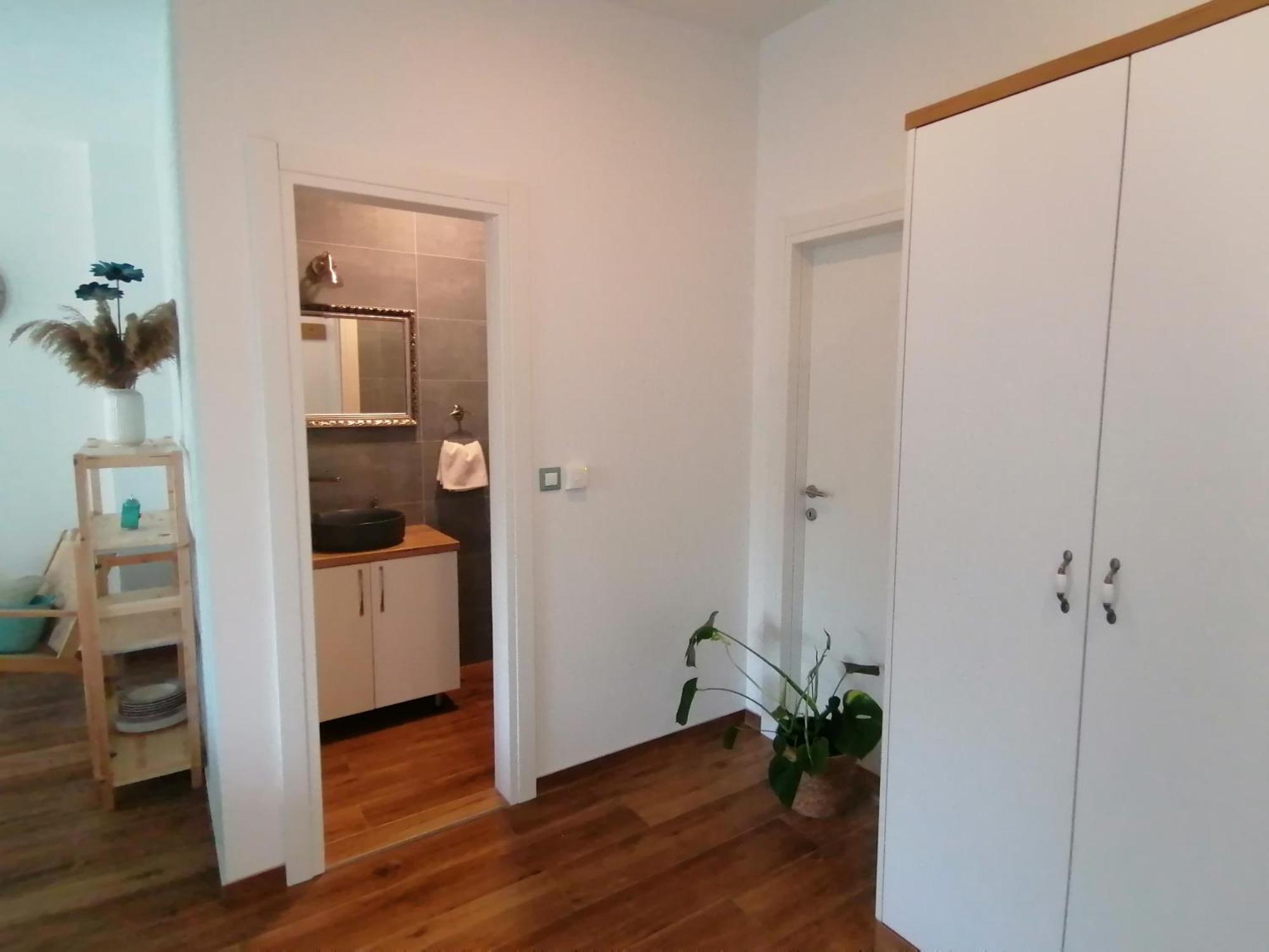 Apartmani Mares - 20 M From The Beach Brela Esterno foto