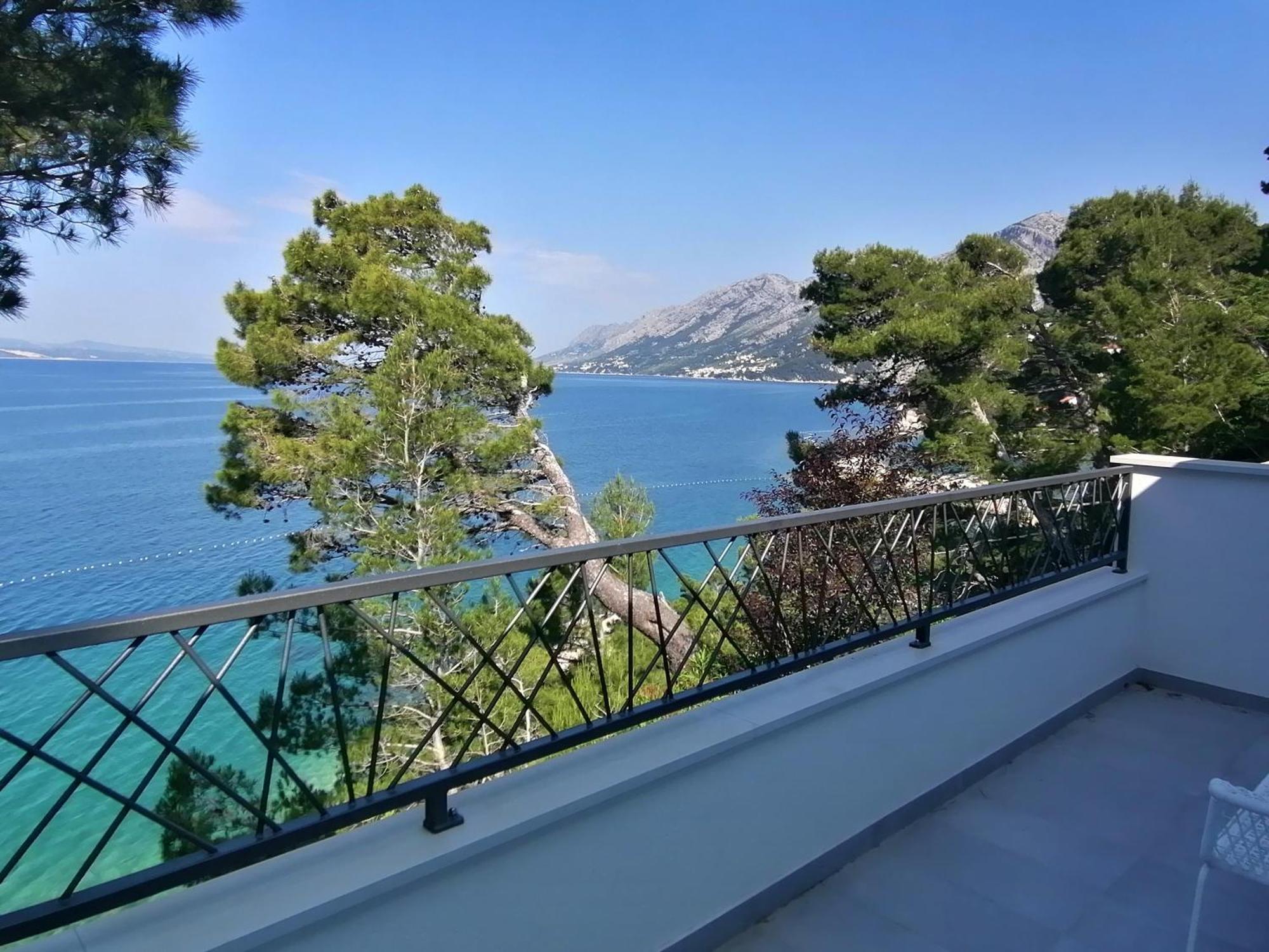 Apartmani Mares - 20 M From The Beach Brela Esterno foto