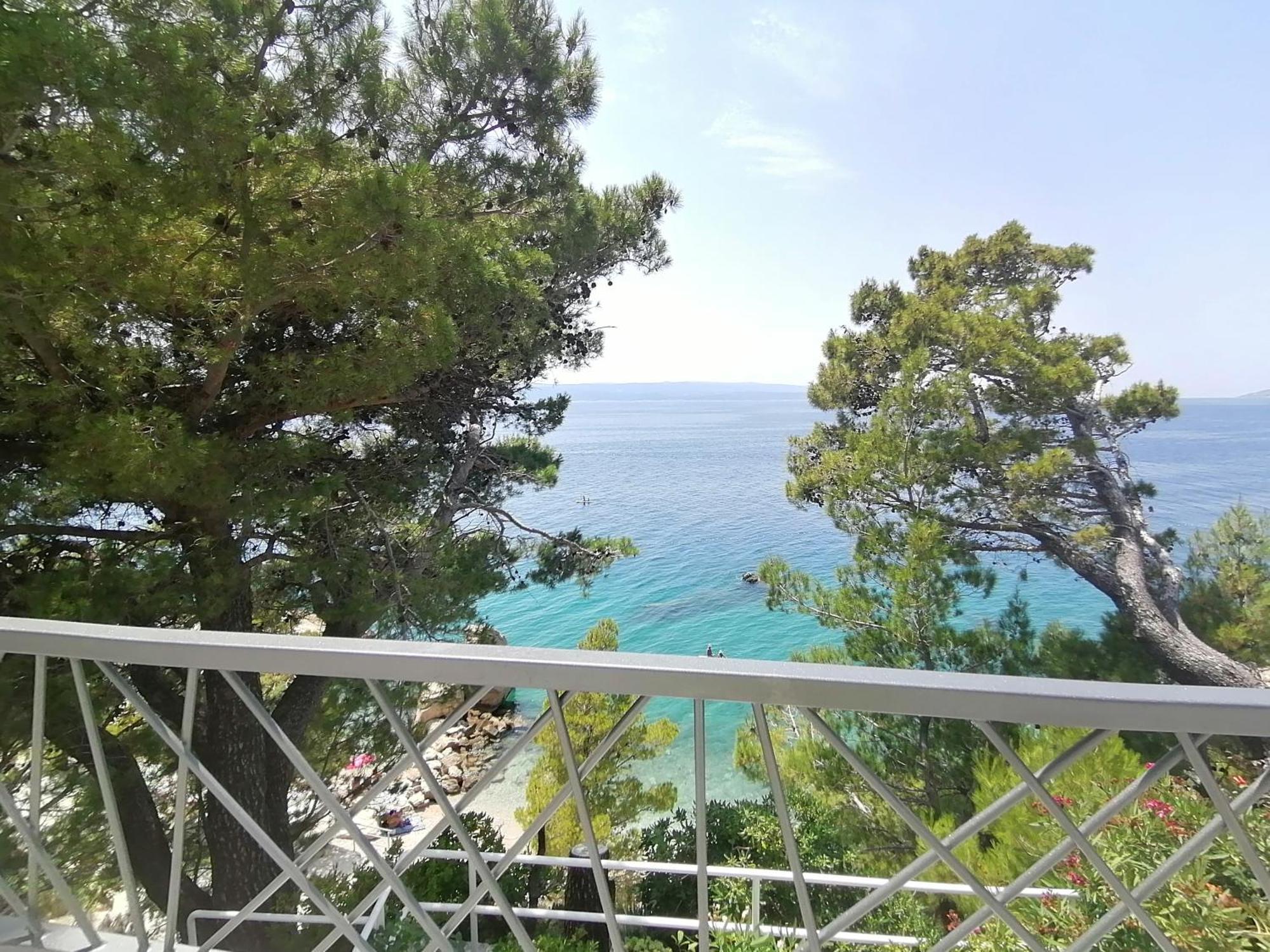 Apartmani Mares - 20 M From The Beach Brela Esterno foto